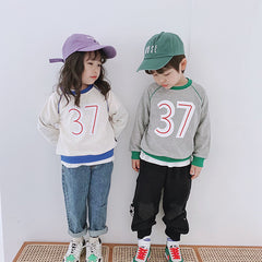 Children"s clothing wholesale autumn new children"s Round Neck Sweater Girl Baby 37 letter color matching Korean boys" sweater