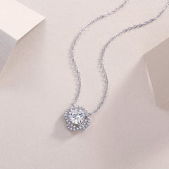 Lucky Flower - A Fashionable And Luxurious Diamond Jewelry Pendant Set With 1-carat Moissanite S925 Sterling Silver And Platinum Plating