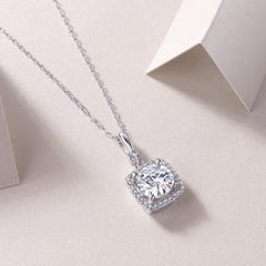 Innocence - A Fashionable And Luxurious Diamond Jewelry Piece Set With 2-carat Moissanite S925 Sterling Silver And Platinum-plated Pendant