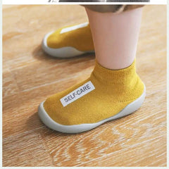 Wear Socks And Socks With Soles For One Year Old Girls Indoors