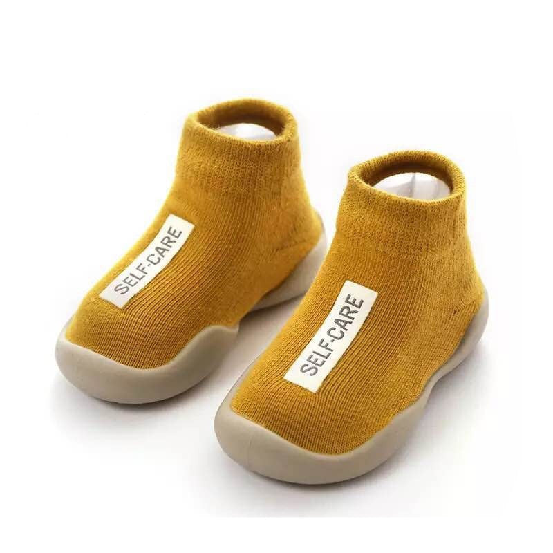 Wear Socks And Socks With Soles For One Year Old Girls Indoors