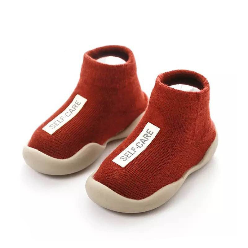 Wear Socks And Socks With Soles For One Year Old Girls Indoors