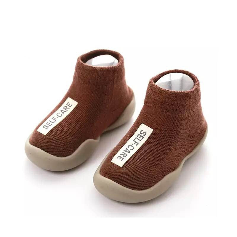 Wear Socks And Socks With Soles For One Year Old Girls Indoors