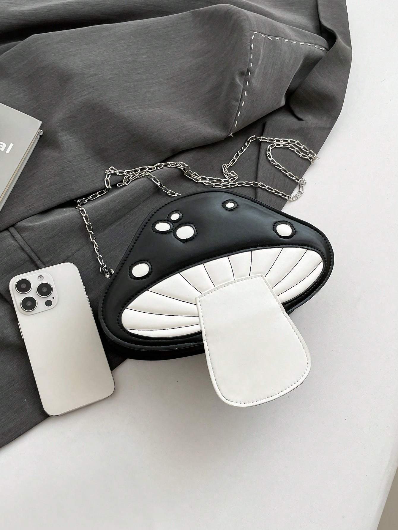 Foreign  2025 Summer New Contrast Color Simulation Mushroom Crossbody Chain Bag Girl Cross-border  Funny Crossbody Bag