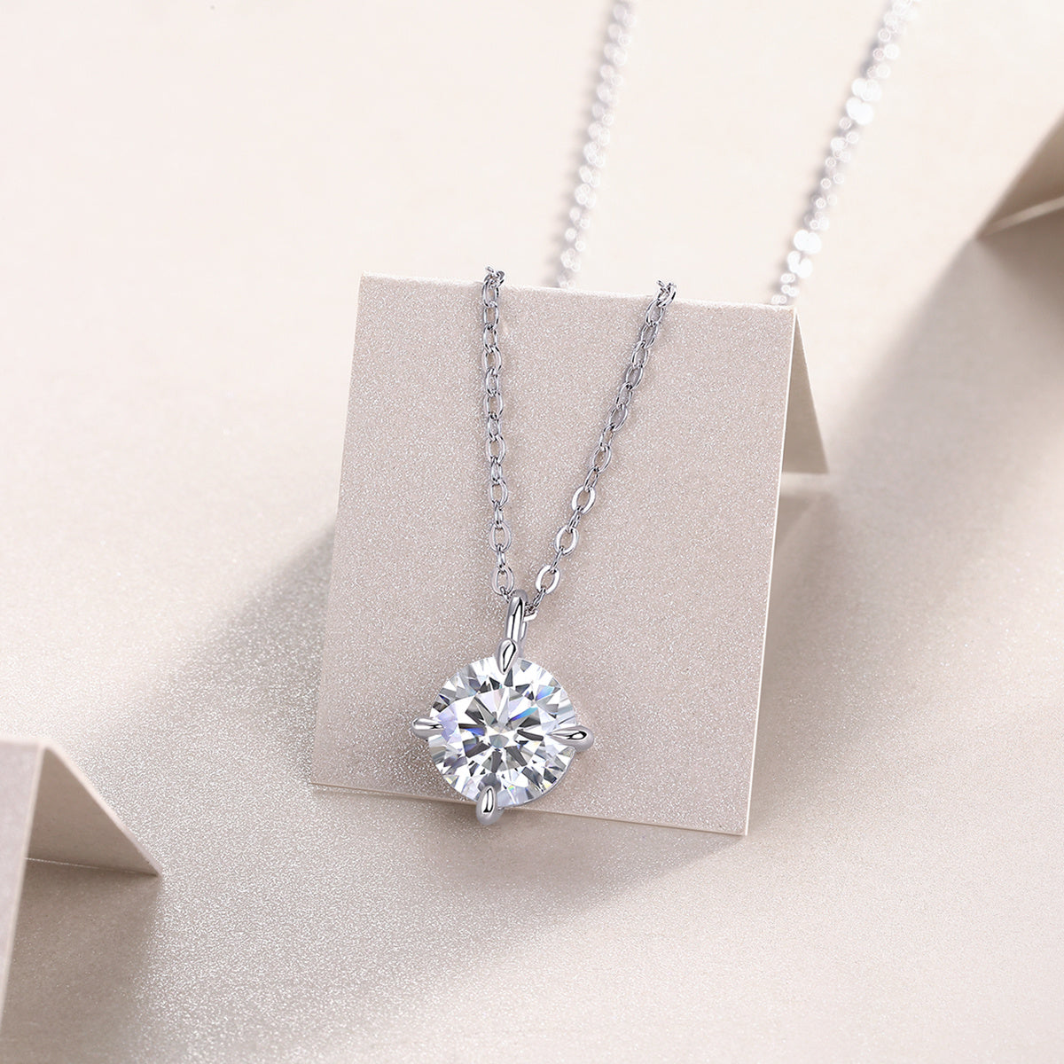 Round And Smooth - A Fashionable And Luxurious Diamond Jewelry Piece Set With 2-carat Moissan Diamonds, S925 Sterling Silver And Platinum-plated Pendant