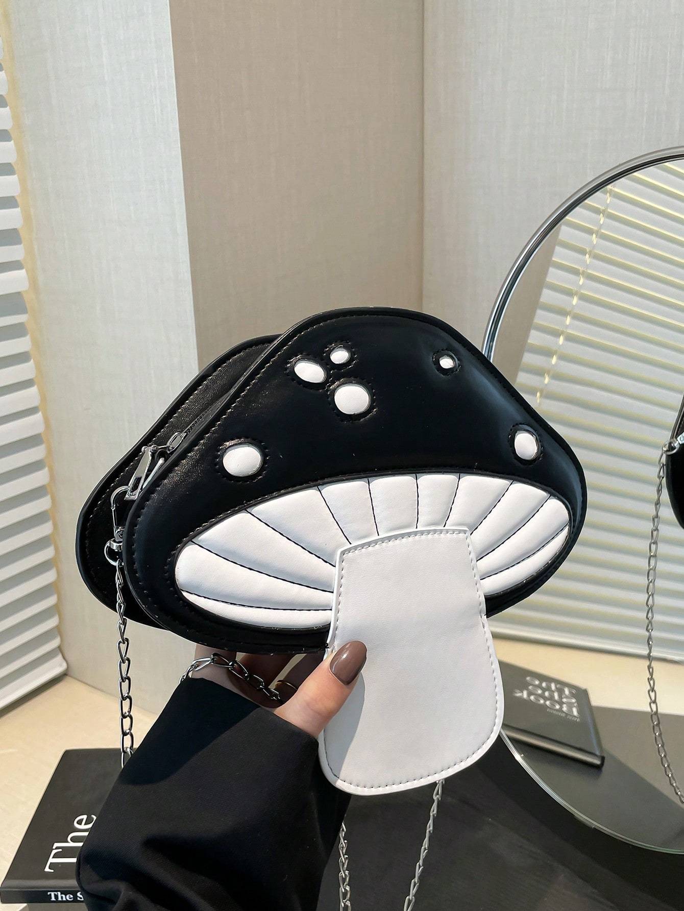 Foreign  2025 Summer New Contrast Color Simulation Mushroom Crossbody Chain Bag Girl Cross-border  Funny Crossbody Bag