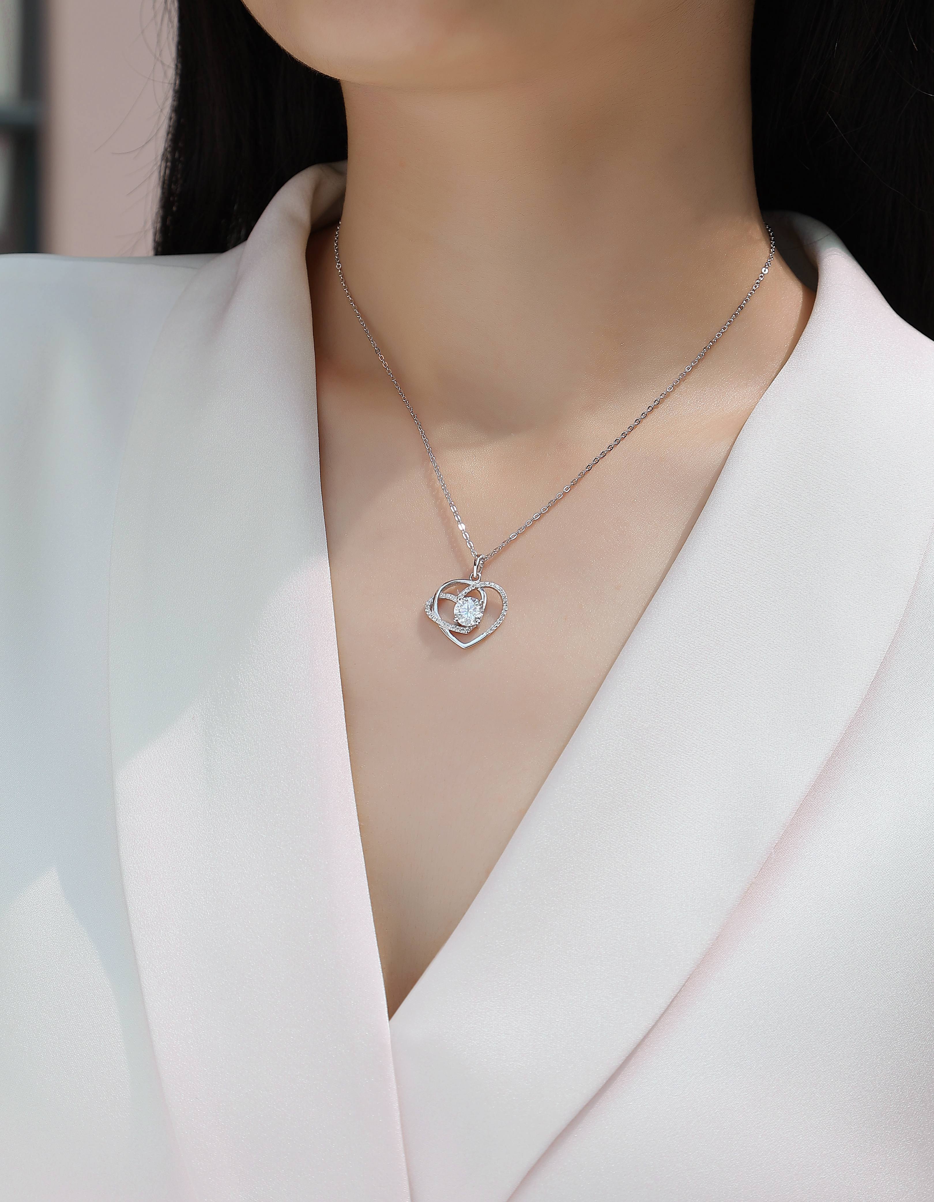 Heart To Heart - A Fashionable And Luxurious Diamond Jewelry Pendant Set With 1-carat Moissan Diamond S925 Sterling Silver And Platinum Plating