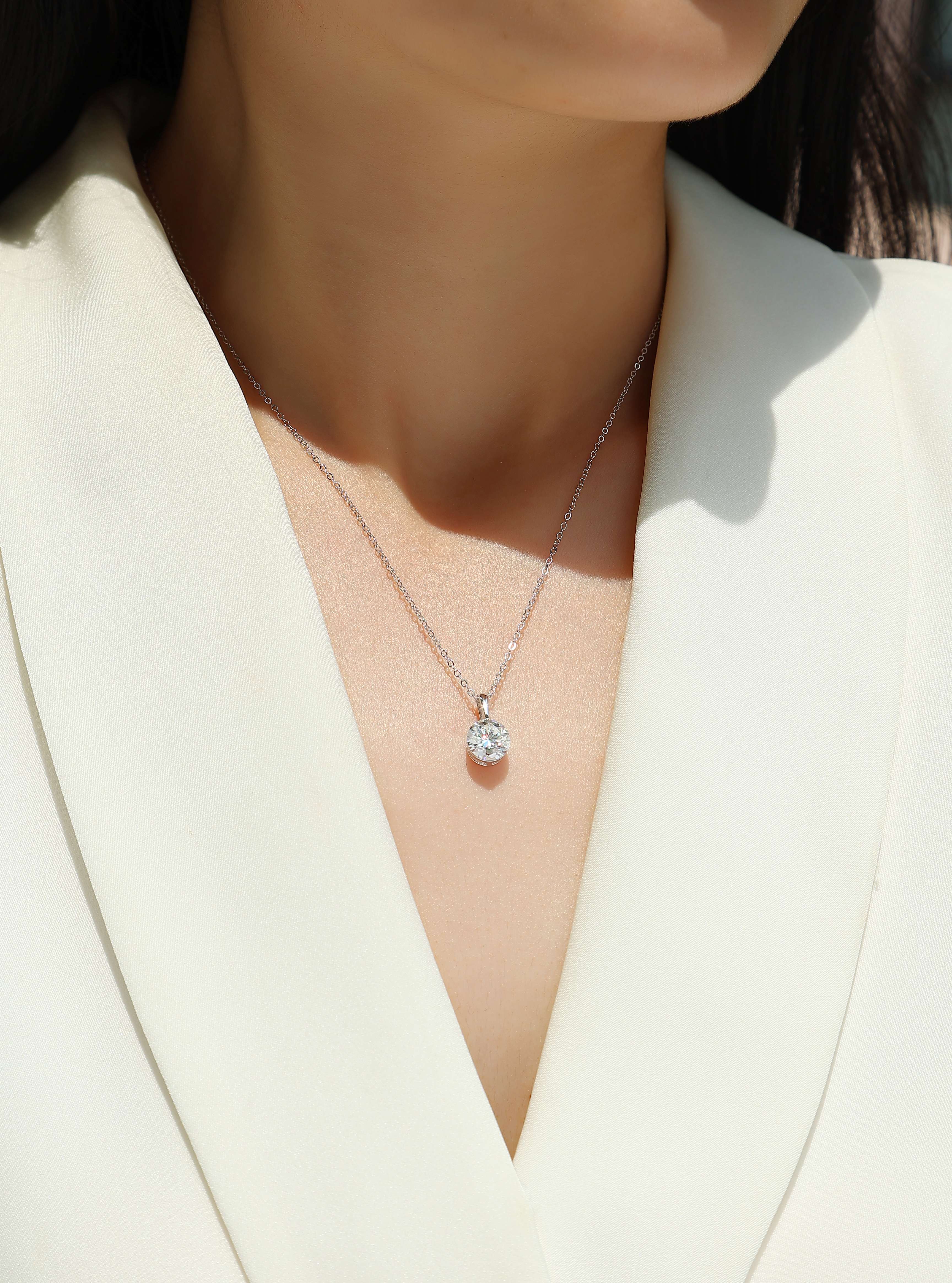 Star - A Fashionable And Luxurious Diamond Jewelry Pendant Set With 2-carat Moissan Diamond S925 Sterling Silver And Platinum Plating