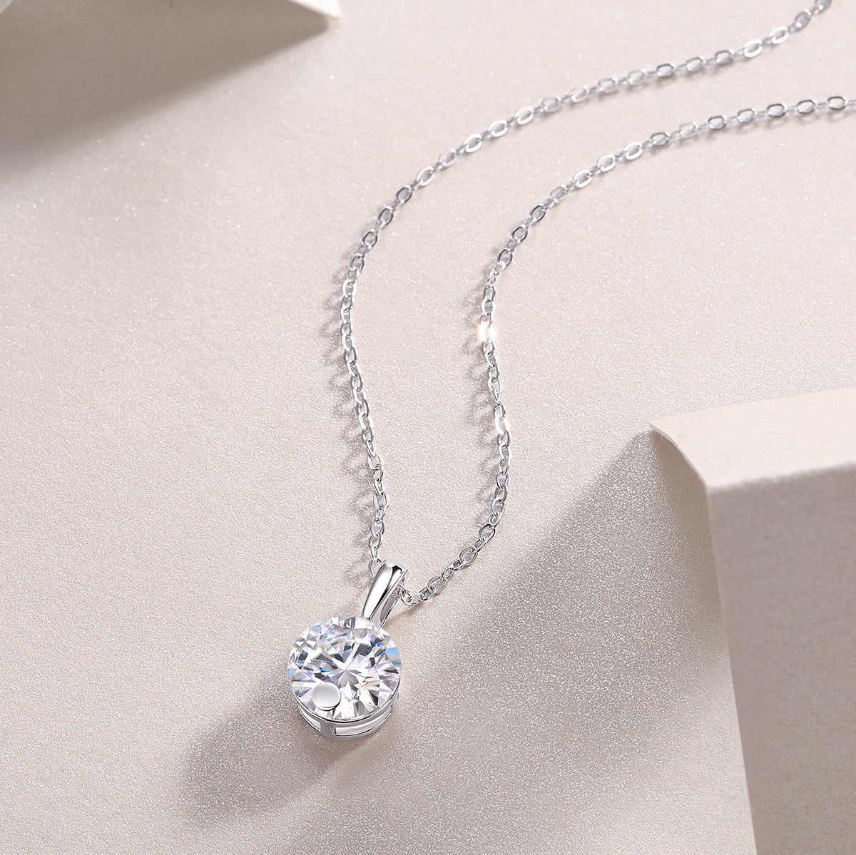 Star - A Fashionable And Luxurious Diamond Jewelry Pendant Set With 2-carat Moissan Diamond S925 Sterling Silver And Platinum Plating