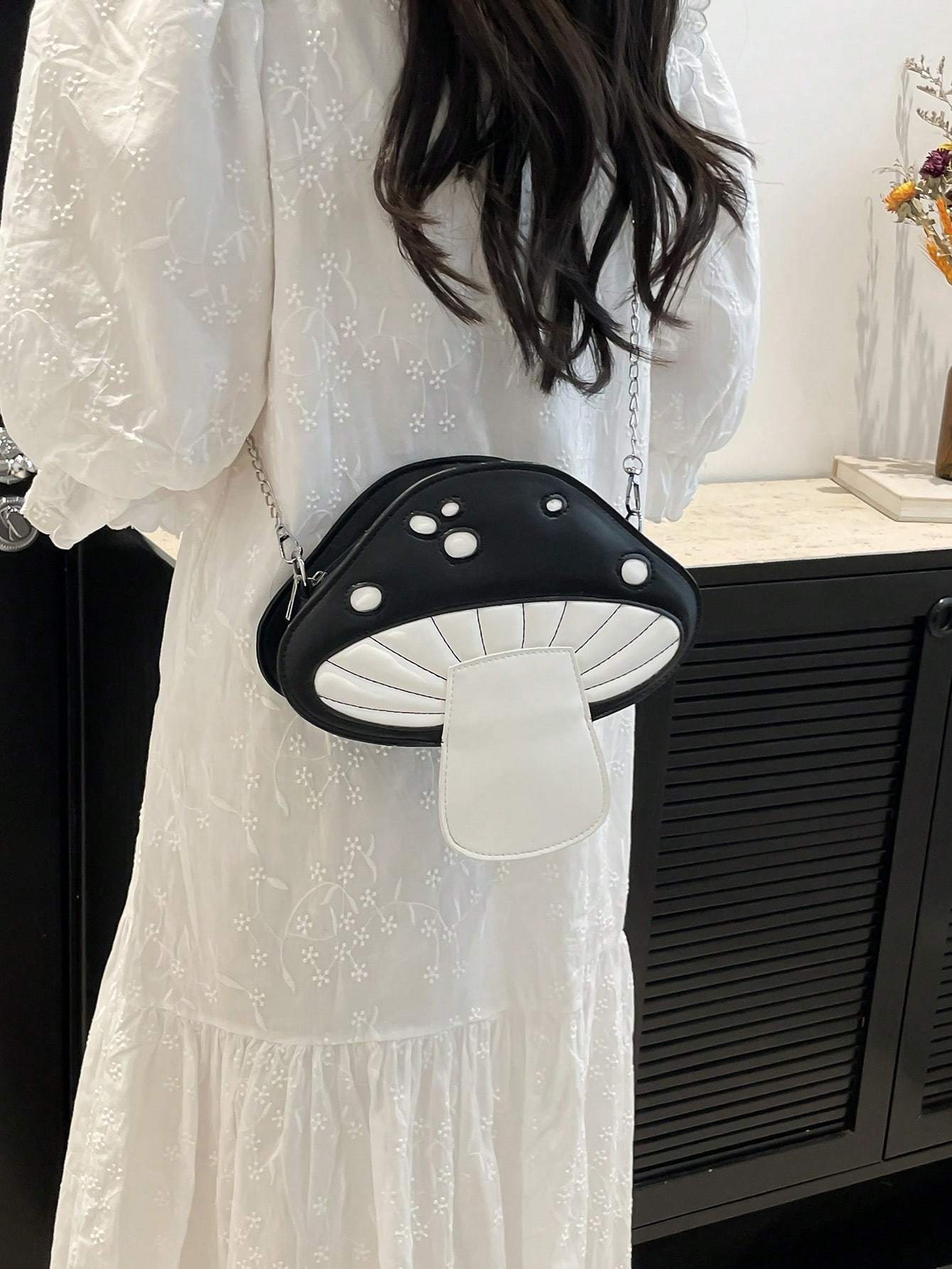 Foreign  2025 Summer New Contrast Color Simulation Mushroom Crossbody Chain Bag Girl Cross-border  Funny Crossbody Bag