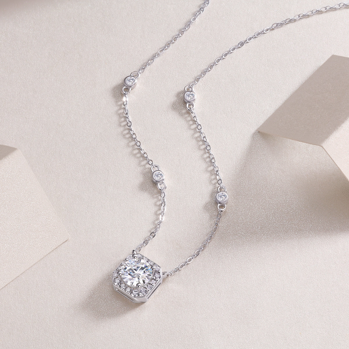 Flower Love - A Fashionable And Luxurious Diamond Jewelry Pendant Set With 1-carat Moissan Diamond S925 Sterling Silver And Platinum Plating